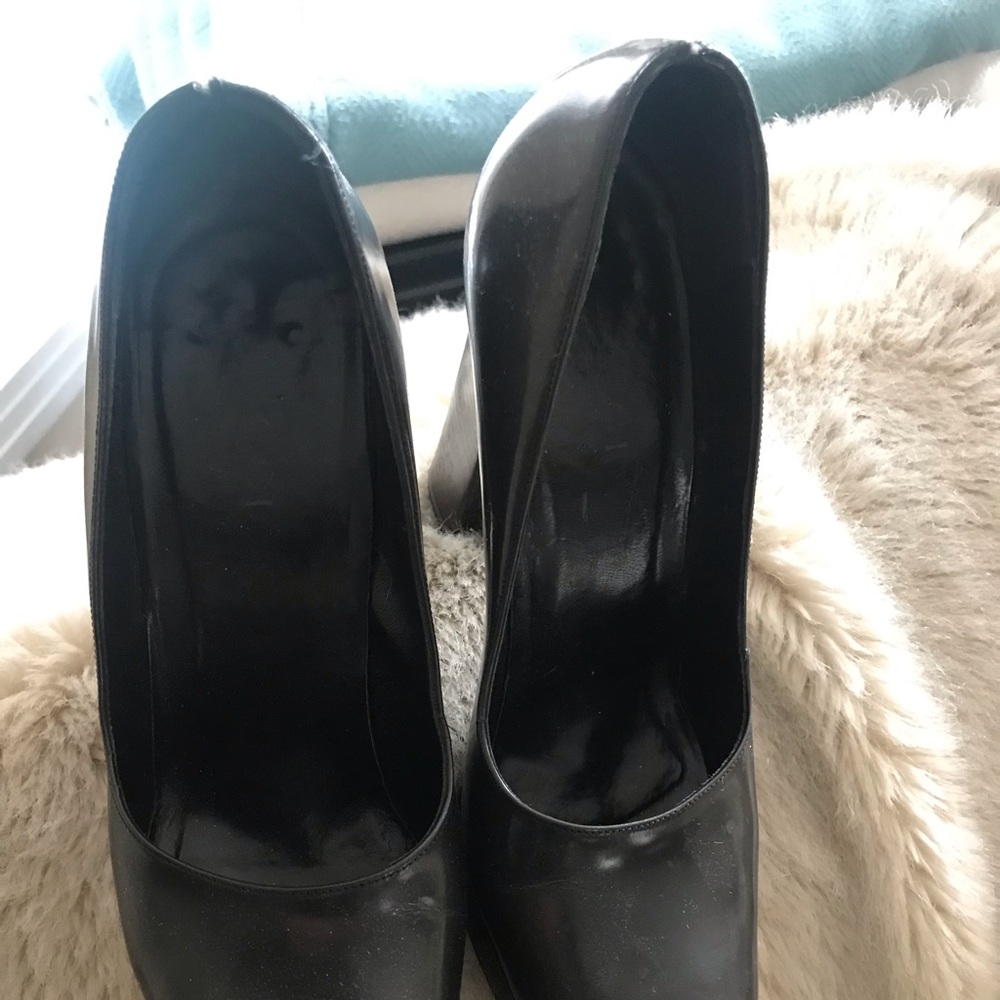 Authentic Gucci shoes - Picture 2 of 7